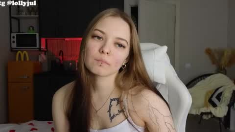 julidropp online show from October 9, 2025, 6:06 pm