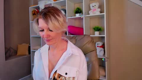 Snapshot of julie_lucasss chatting on March 7, 2026, 8:33 am Julie Lucasss online show from March 7, 2026, 8:33 am