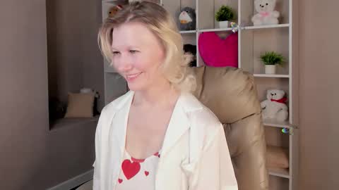 Snapshot of julie_lucasss chatting on March 10, 2026, 12:37 am Julie Lucasss online show from March 10, 2026, 12:37 am