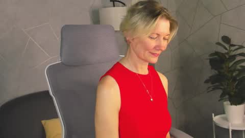 Snapshot of julie_lucasss chatting on March 17, 2026, 12:59 am Julie Lucasss online show from March 17, 2026, 12:59 am