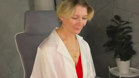 Snapshot of julie_lucasss chatting on March 19, 2026, 12:58 am Julie Lucasss online show from March 19, 2026, 12:58 am