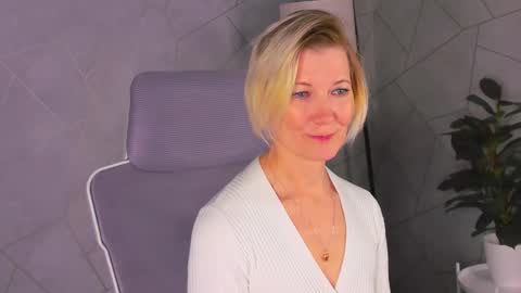 Snapshot of julie_lucasss chatting on March 20, 2026, 12:48 am Julie Lucasss online show from March 20, 2026, 12:48 am