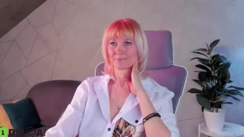 Snapshot of julie_lucasss chatting on March 24, 2026, 9:03 am Julie Lucasss online show from March 24, 2026, 9:03 am