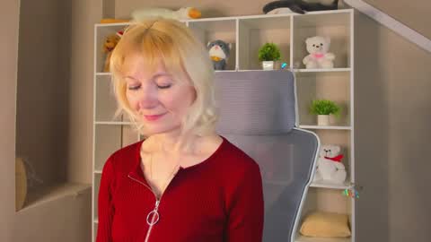 Snapshot of julie_lucasss chatting on April 8, 2026, 12:21 am Julie Lucasss online show from April 8, 2026, 12:21 am