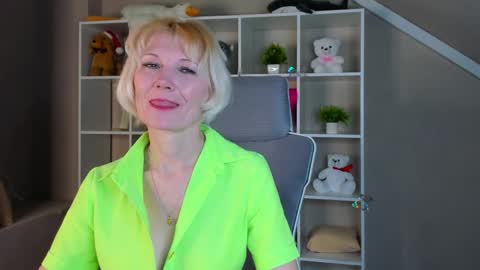 Snapshot of julie_lucasss chatting on April 9, 2026, 12:54 am Julie Lucasss online show from April 9, 2026, 12:54 am