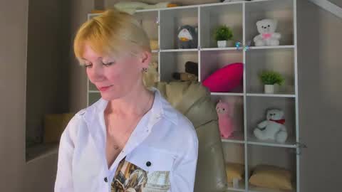 Snapshot of julie_lucasss chatting on April 13, 2026, 12:38 am Julie Lucasss online show from April 13, 2026, 12:38 am