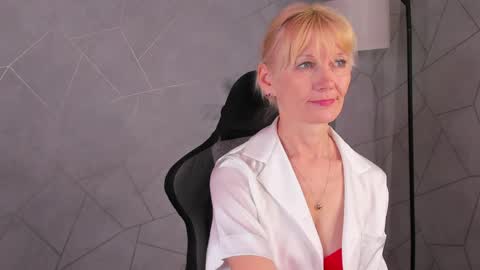Snapshot of julie_lucasss chatting on May 15, 2026, 11:56 pm Julie Lucasss online show from May 15, 2026, 11:56 pm