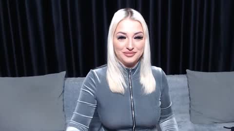 Snapshot of juliediamond chatting on February 3, 2025, 10:43 pm julia online show from February 3, 2025, 10:43 pm