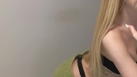 Julia online show from February 11, 2025, 8:42 pm