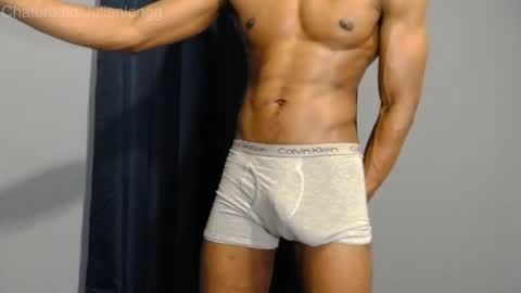 Snapshot of julienlongg chatting on May 12, 2026, 12:08 am Julien online show from May 12, 2026, 12:08 am