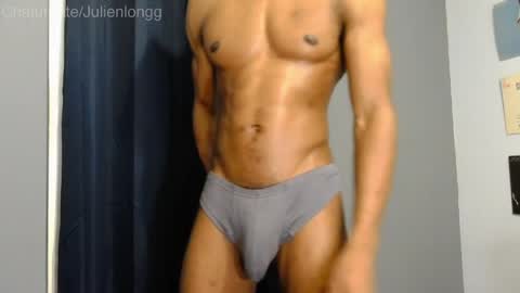 Snapshot of julienlongg chatting on May 14, 2026, 5:14 am Julien online show from May 14, 2026, 5:14 am