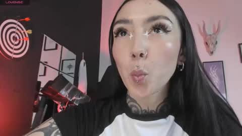 Snapshot of juliet_sourire chatting on November 10, 2025, 8:19 pm juliet_sourire online show from November 10, 2025, 8:19 pm