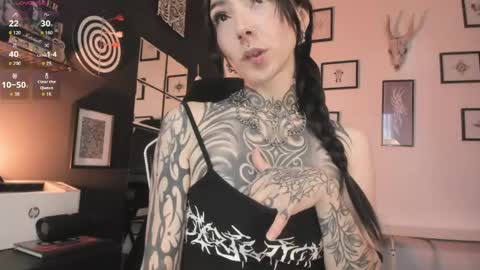 Snapshot of juliet_sourire chatting on May 26, 2026, 1:18 pm juliet_sourire online show from May 26, 2026, 1:18 pm