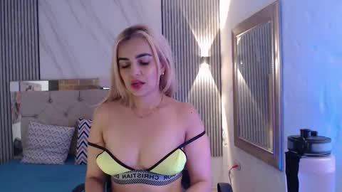 julieta__fox_ online show from March 20, 2026, 11:20 pm