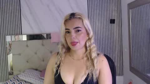 Snapshot of julieta__fox_ chatting on June 25, 2026, 3:49 pm julieta__fox_ online show from June 25, 2026, 3:49 pm
