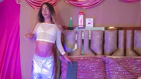 Snapshot of julieta_deluxe chatting on February 23, 2026, 5:54 pm Julieta online show from February 23, 2026, 5:54 pm