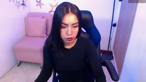 julieta_fn online show from April 15, 2026, 2:57 pm