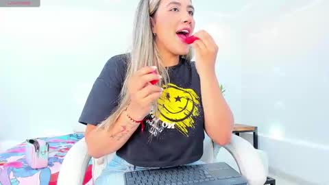 Snapshot of julietha_taylor chatting on February 24, 2025, 2:19 am Julietha online show from February 24, 2025, 2:19 am