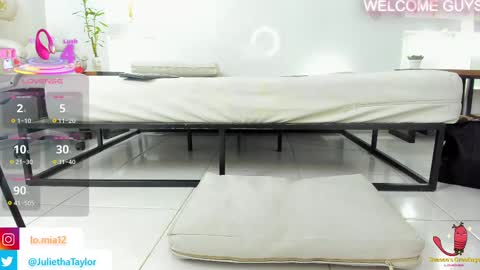 Snapshot of julietha_taylor chatting on September 27, 2025, 4:17 am Julietha online show from September 27, 2025, 4:17 am