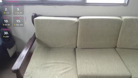 juliethserna online show from October 12, 2025, 5:23 pm