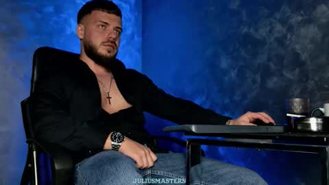 JULiUS   online show from January 16, 2026, 9:30 pm