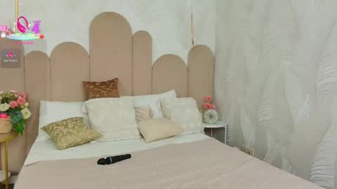 Julli online show from April 13, 2026, 5:02 am