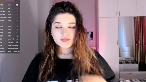 Snapshot of july_slowdive chatting on February 2, 2025, 11:30 am Julie online show from February 2, 2025, 11:30 am