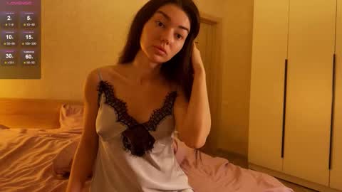 Snapshot of julya_flowerss chatting on January 17, 2026, 2:11 pm Hloya online show from January 17, 2026, 2:11 pm
