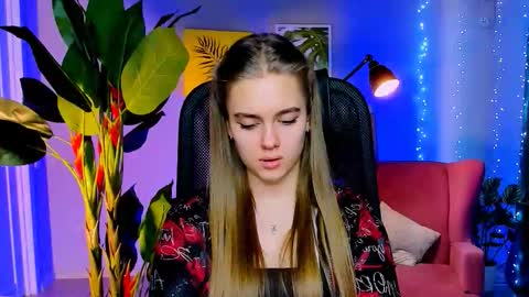 junewoods online show from January 19, 2026, 9:24 am