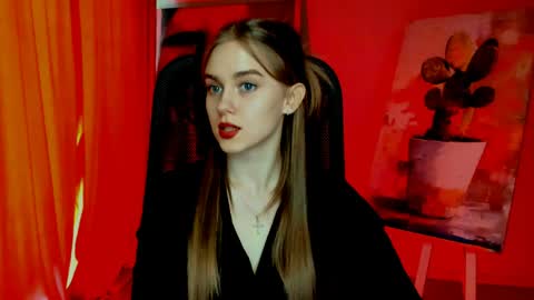 junewoods online show from April 6, 2026, 1:12 pm