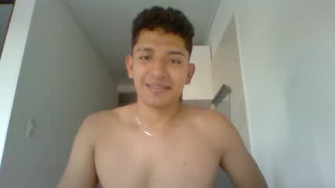 junior_osorio_2 online show from January 17, 2026, 10:46 pm
