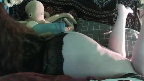 Juniper Darling  online show from April 17, 2026, 7:50 pm