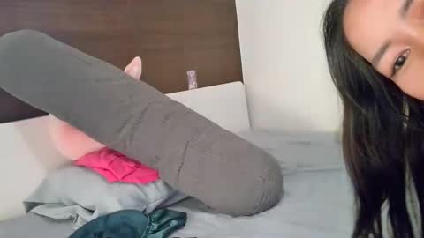 junovaughn online show from November 16, 2025, 12:49 am