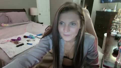 Hi guys Im Sarah and my pleasure is in your hands. online show from July 2, 2026, 6:30 am