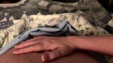 Snapshot of just_ur_avg_cpl chatting on September 22, 2025, 2:35 am justuravgdad justuravgmom online show from September 22, 2025, 2:35 am