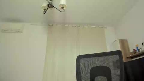 Chloe online show from October 18, 2025, 6:05 am