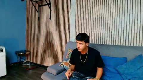 Snapshot of justin_ortiz chatting on May 29, 2026, 9:35 pm Justin Ortiz online show from May 29, 2026, 9:35 pm