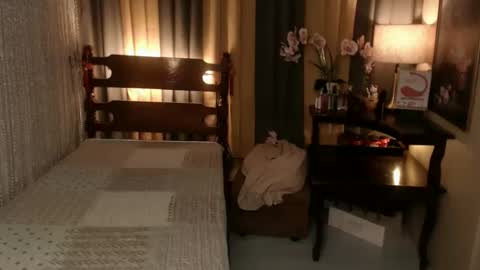 Snapshot of justine_hunk chatting on March 17, 2026, 12:59 am justine_hunk online show from March 17, 2026, 12:59 am