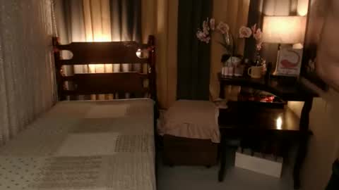 Snapshot of justine_hunk chatting on April 2, 2026, 4:54 am justine_hunk online show from April 2, 2026, 4:54 am