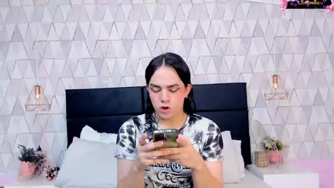 Justine online show from April 28, 2026, 4:28 am