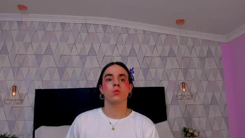 Justine online show from May 25, 2026, 4:07 am