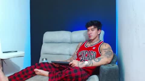 justinfuller_31 online show from May 18, 2026, 4:07 am
