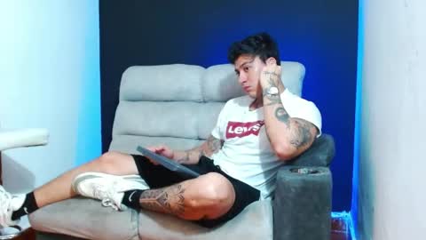 justinfuller_31 online show from May 27, 2026, 3:03 am