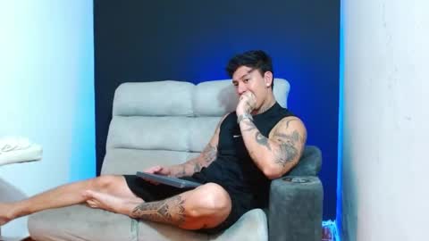 justinfuller_31 online show from May 27, 2026, 7:33 pm