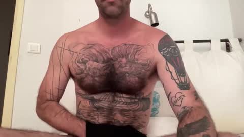 justmeandyou00 online show from October 6, 2025, 2:14 pm