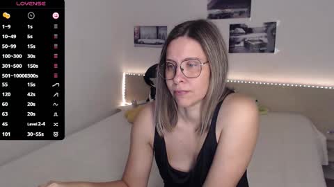 Julie online show from October 15, 2025, 4:01 am