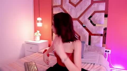 Mia online show from February 12, 2026, 4:29 am