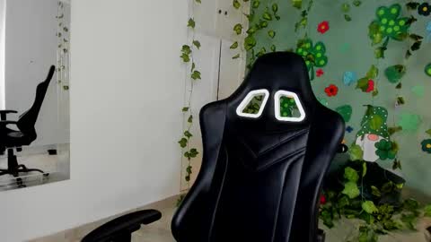 Mia online show from March 18, 2026, 12:03 am