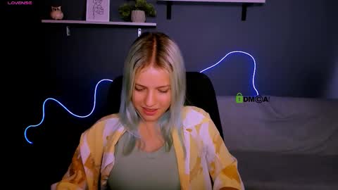 kaela_spell_ online show from September 24, 2025, 1:14 pm