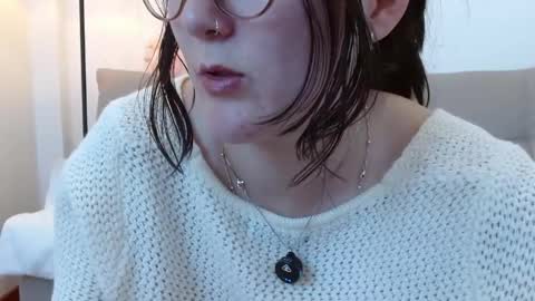 ChloeIndependient model online show from April 28, 2026, 2:27 am